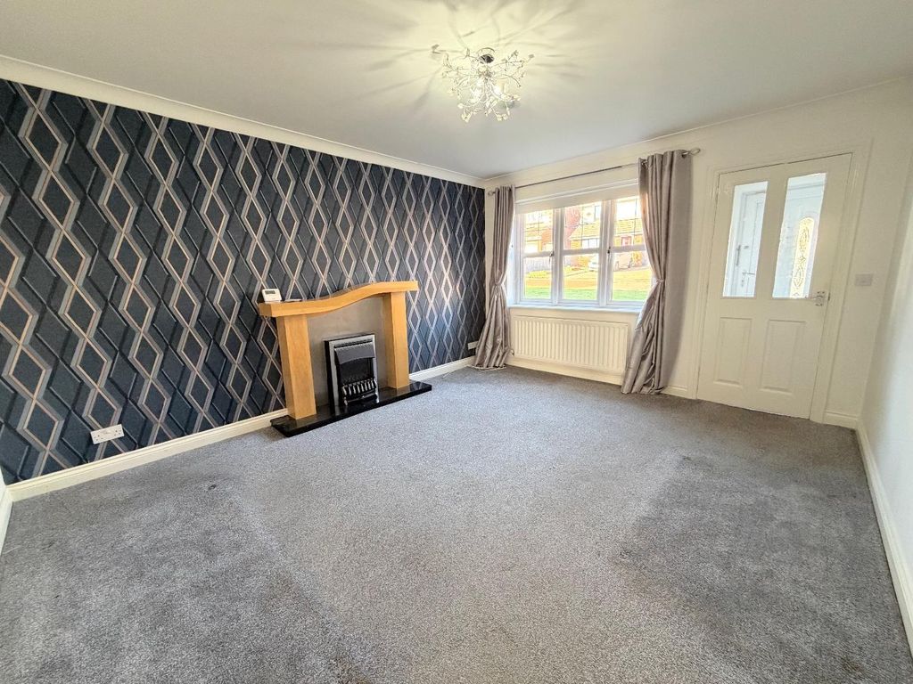 Property photo 2 of 16 Lounge