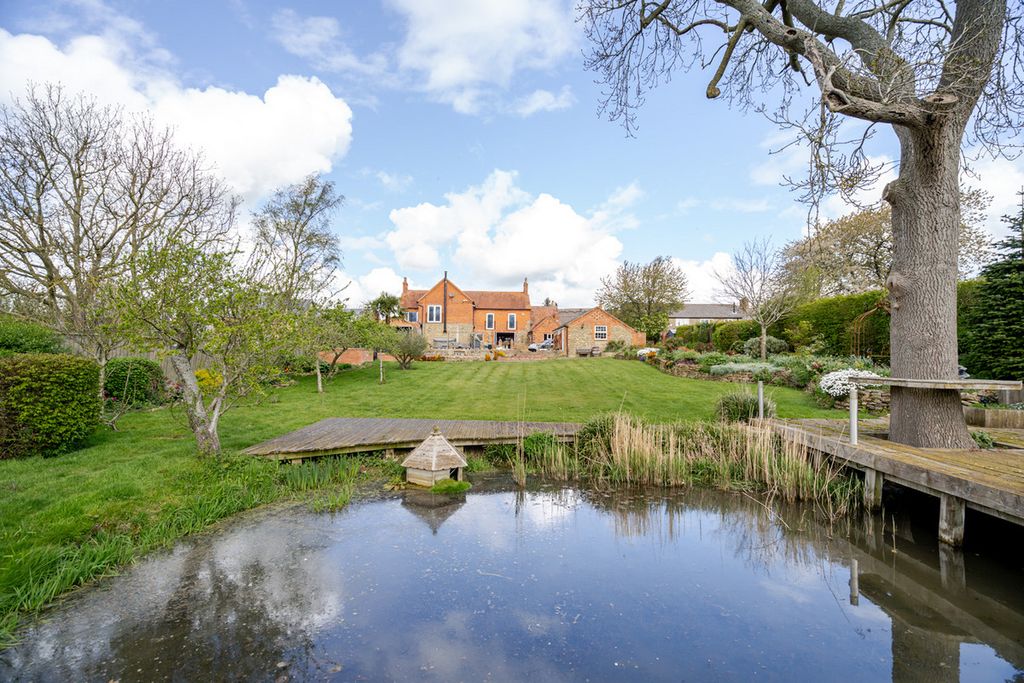 Property photo 1 of 50