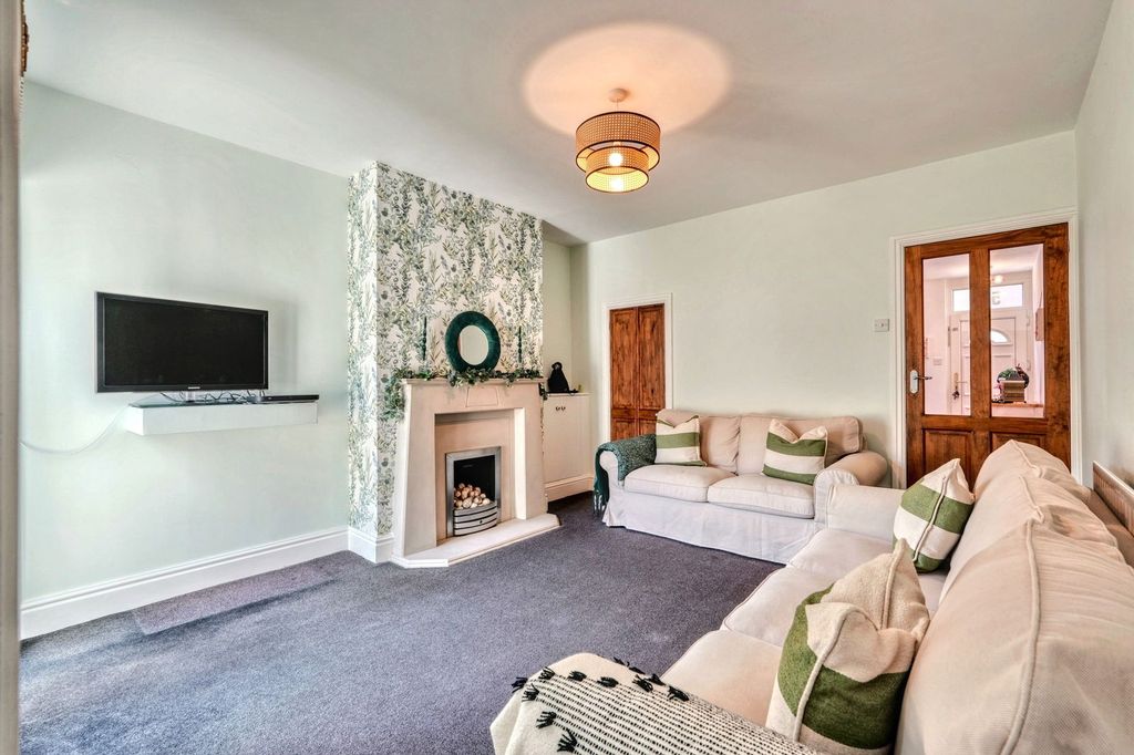 Property photo 2 of 14