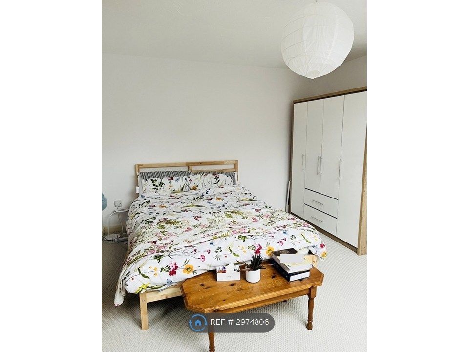 Property photo 3 of 12 Bedroom 1 - Part 1