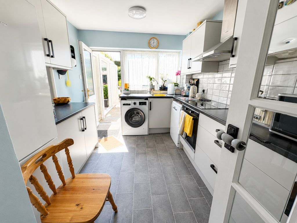 Property photo 2 of 14 Kitchen