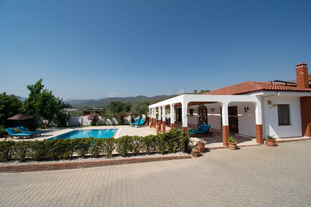 Property photo 3 of 26 A Gorgeous Bespoke Calis Bungalow For Sale - View From The Driveway To The Property