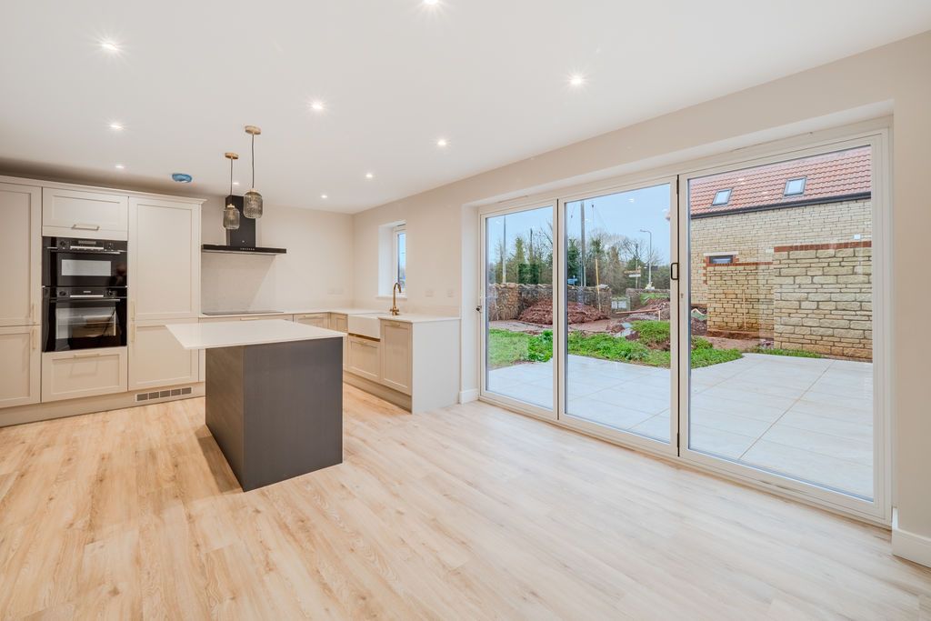 Property photo 3 of 16 Photo 5