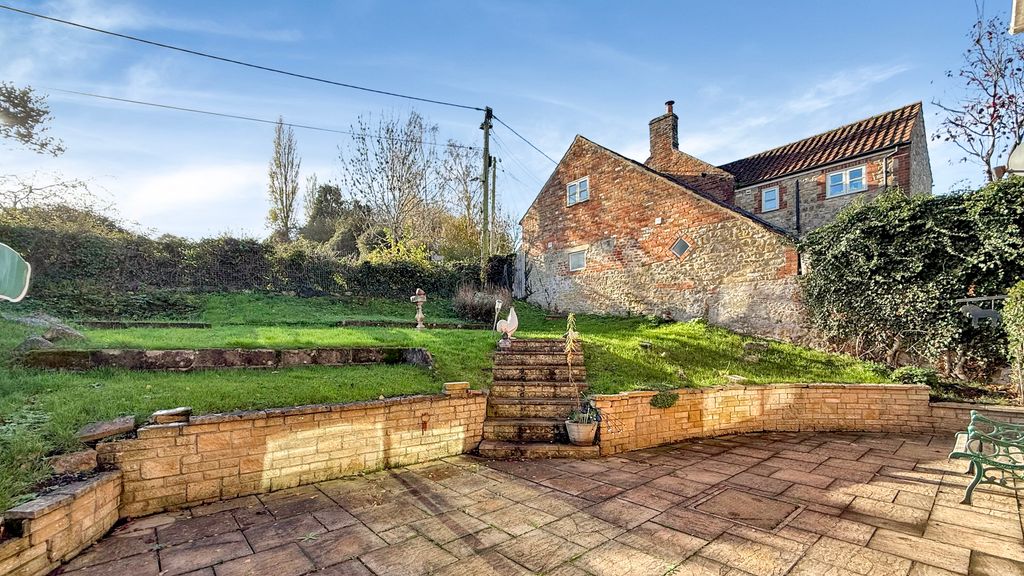 Property photo 2 of 14 Garden