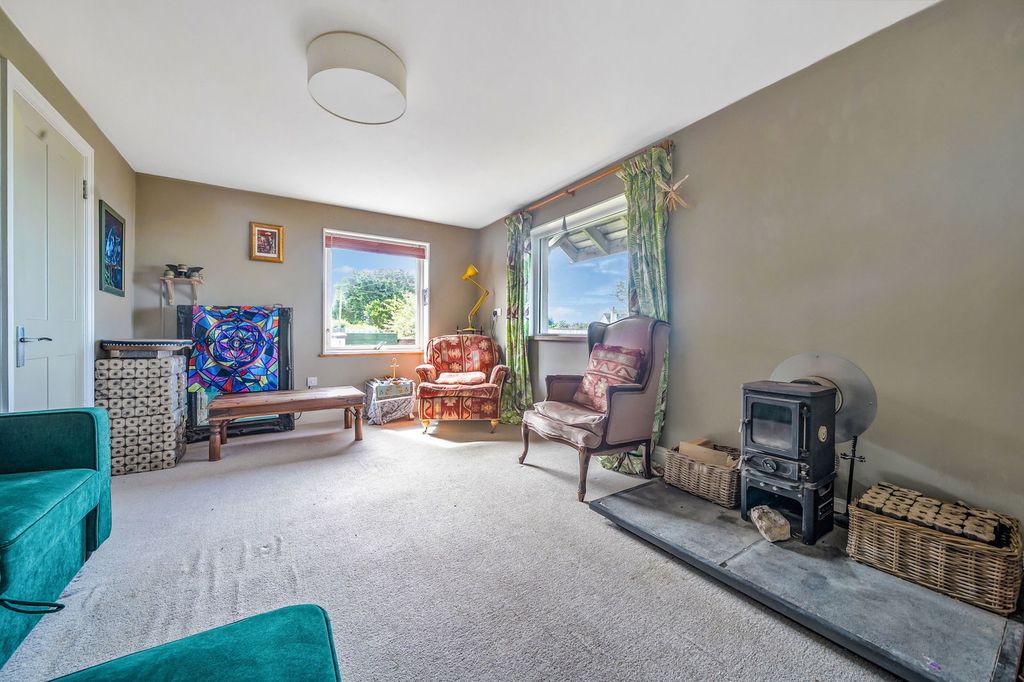 Property photo 3 of 21