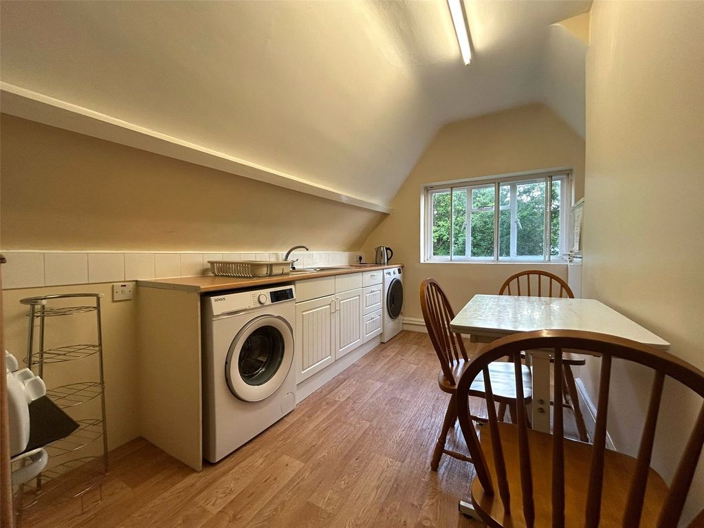 Property photo 3 of 7 Kitchen