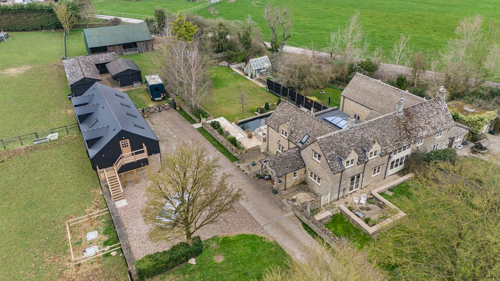 Property photo 1 of 44