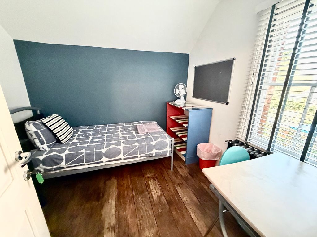 Property photo 1 of 7 Image