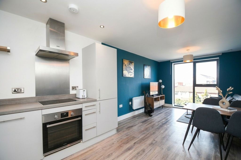 Property photo 2 of 9