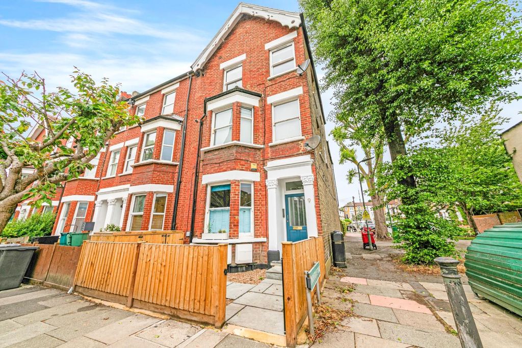 Property photo 2 of 11 01-6703F4, 9 St Johns Road -70.Jpg