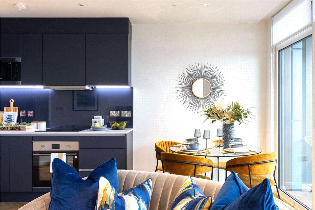 Property photo 3 of 13 Living Room