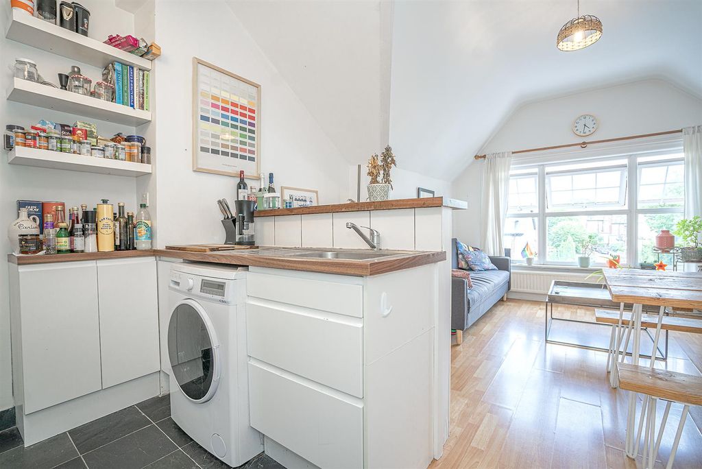 Property photo 3 of 14 Kitchen B.Jpg