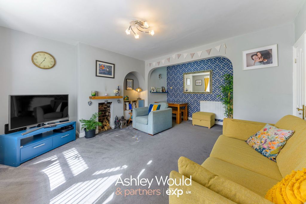 Property photo 3 of 18