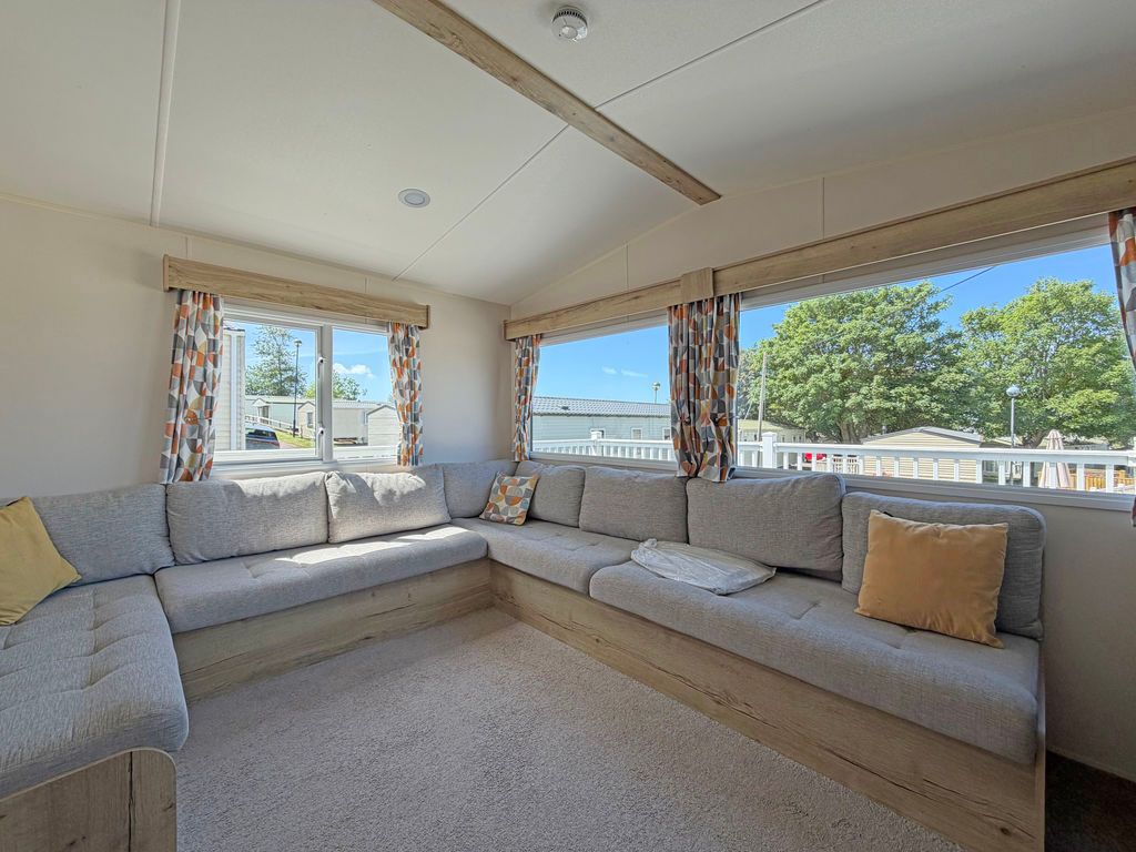 Property photo 3 of 13 Sitting Area