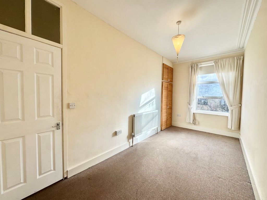 Property photo 3 of 8 Picture No. 15