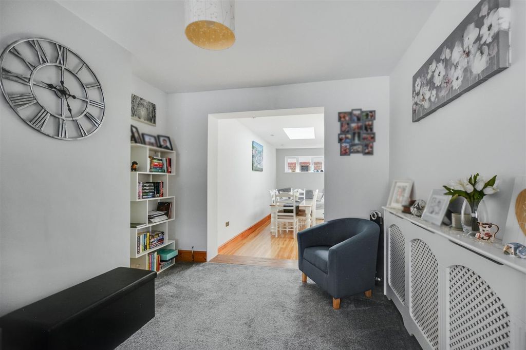 Property photo 3 of 27 Lounge_3.Jpeg