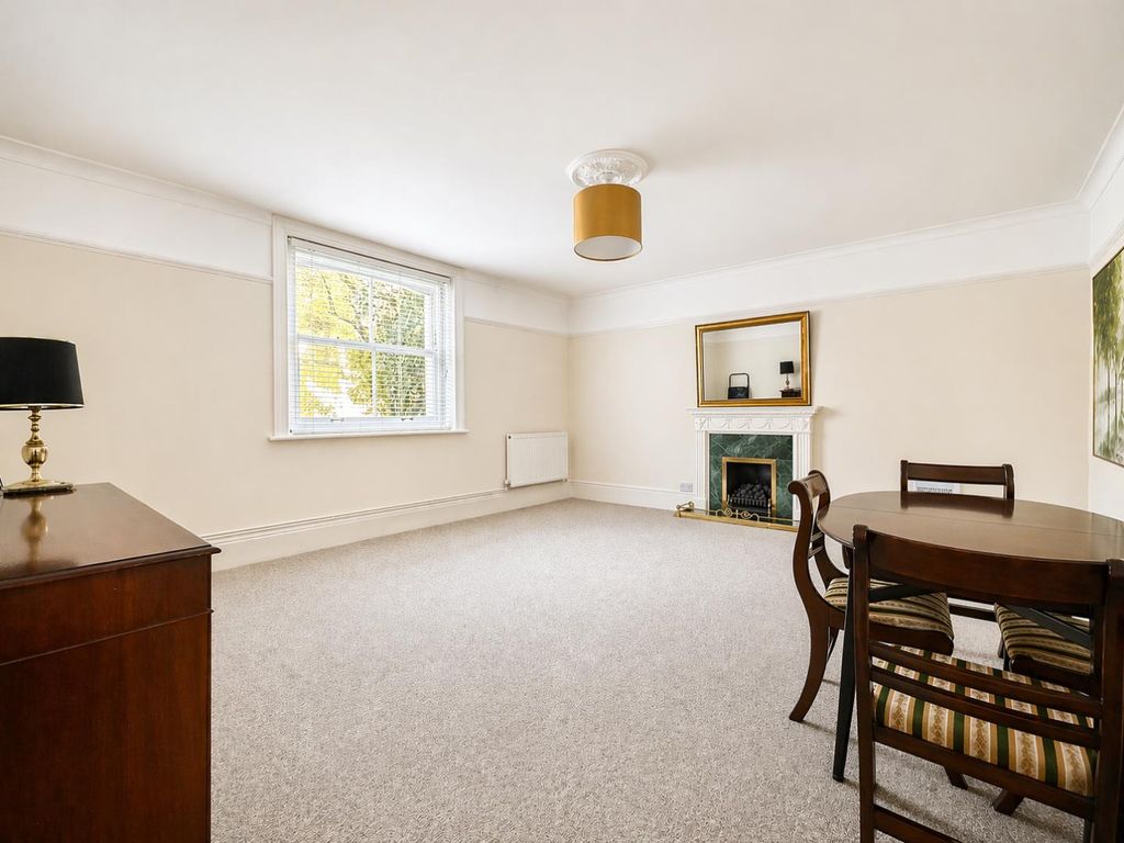 Property photo 3 of 11 Livingroom.Png