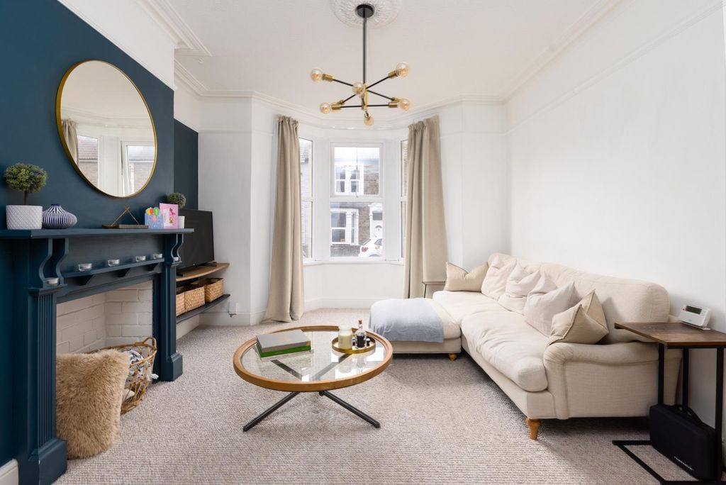 Property photo 3 of 26 3 Cecil Road, Bs15-19.Jpg