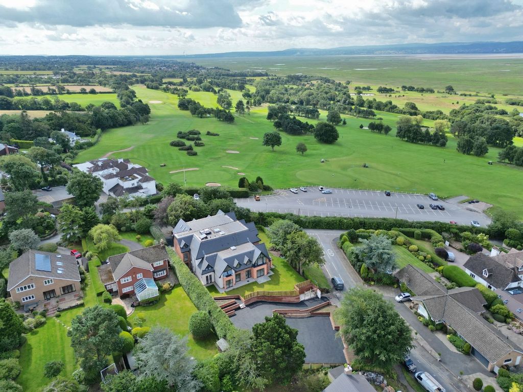 Property photo 1 of 16 Photo 14