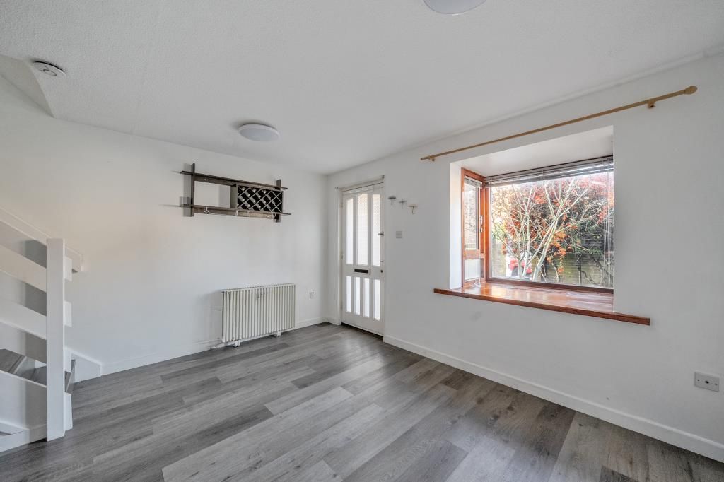 Property photo 2 of 9 Living Space