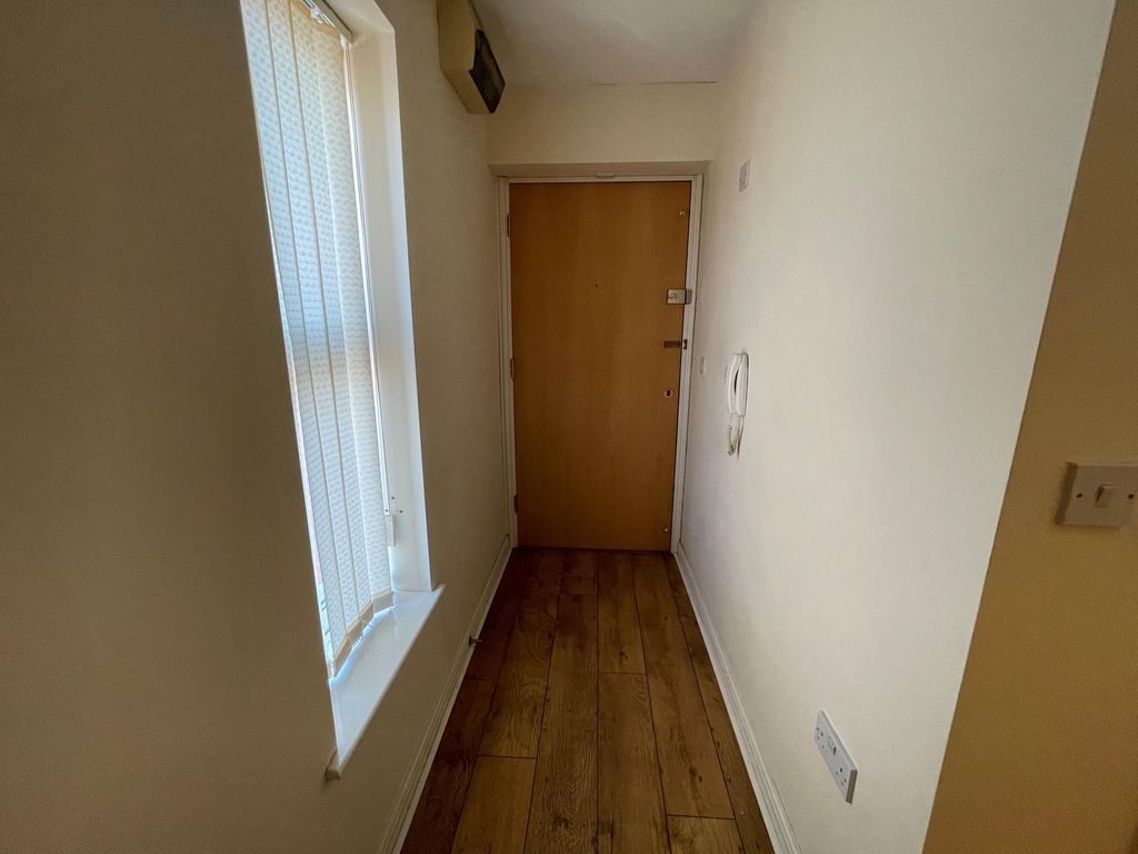 Property photo 2 of 10 Hallway