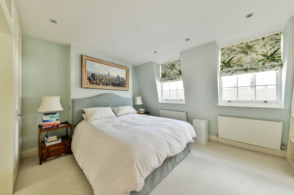 Property photo 3 of 12 Bedroom