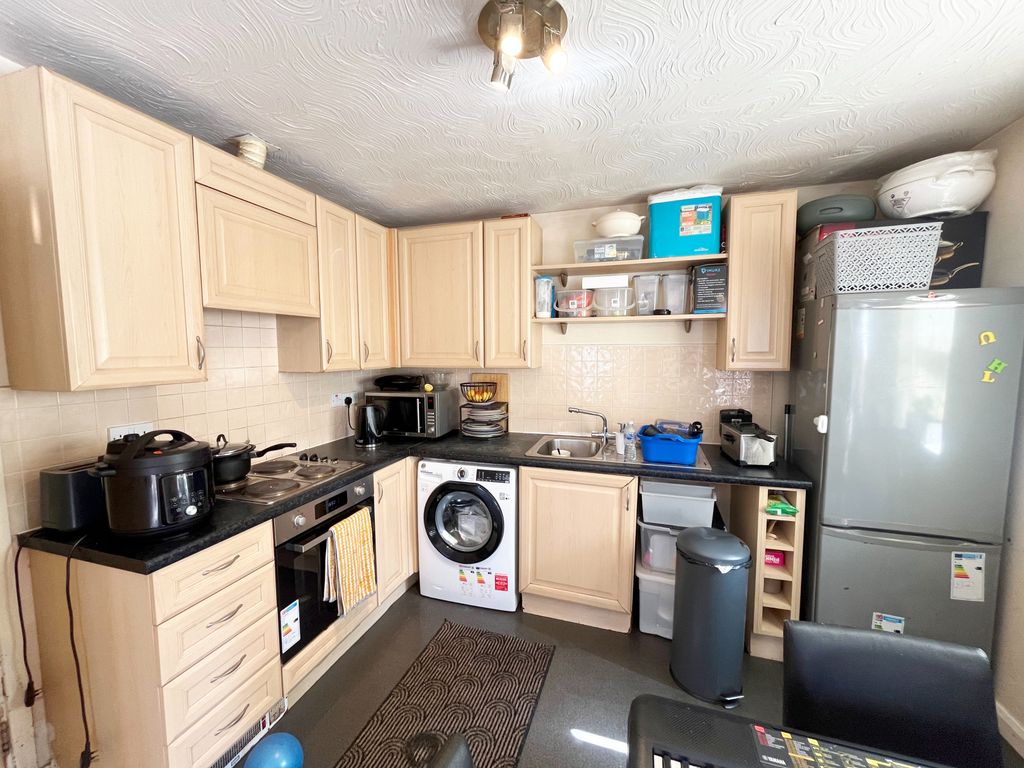 Property photo 2 of 8