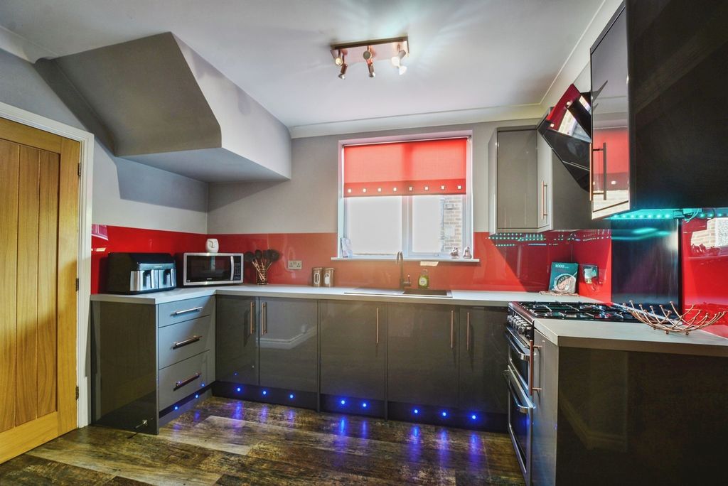 Property photo 3 of 27