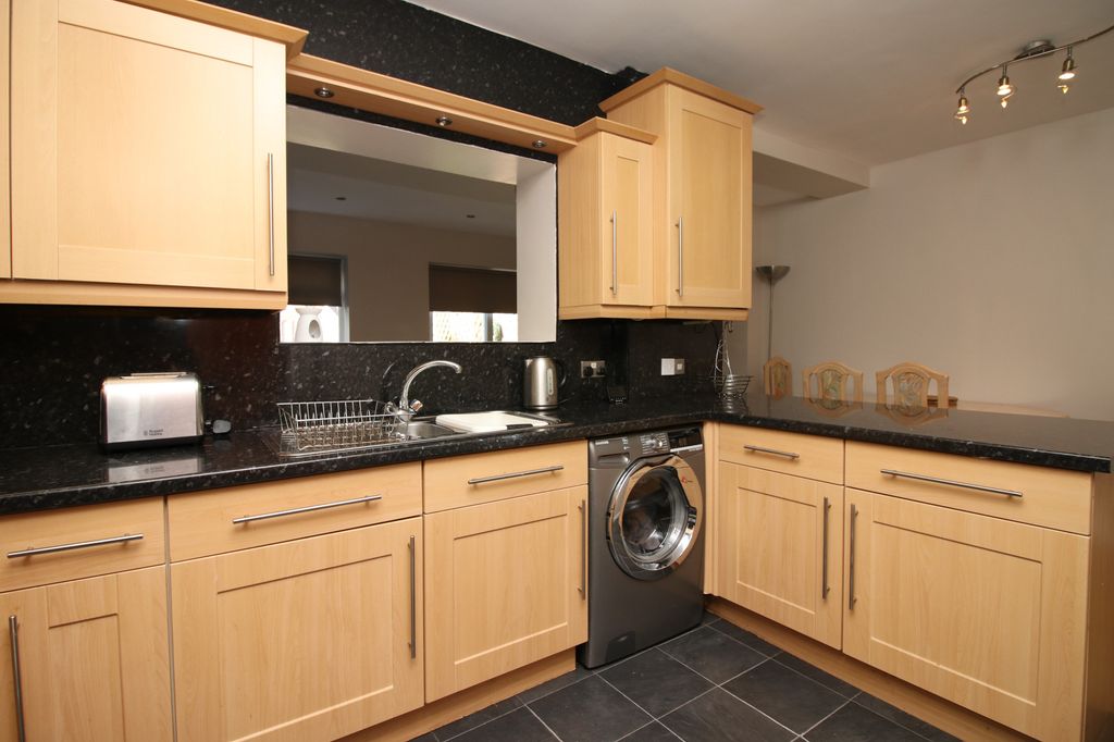 Property photo 3 of 25