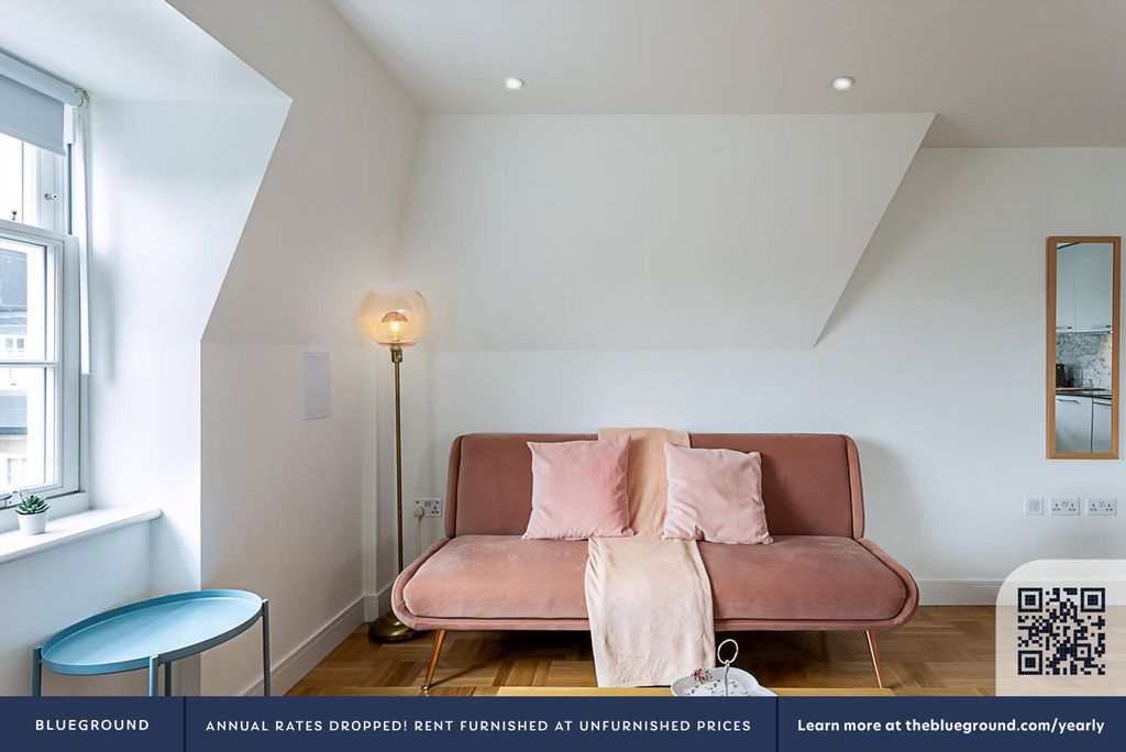 Property photo 3 of 14 Living Room