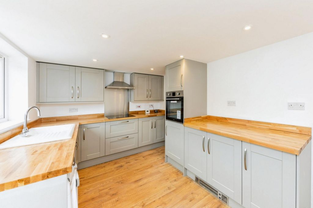 Property photo 2 of 14 Kitchen