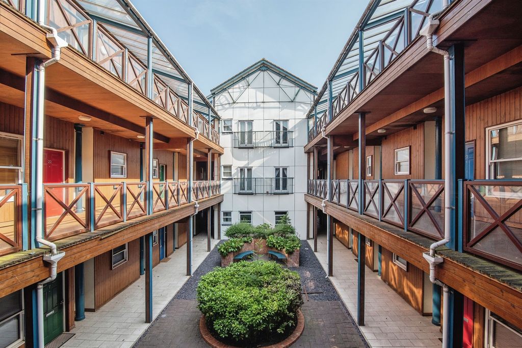 Property photo 2 of 9 Exterior