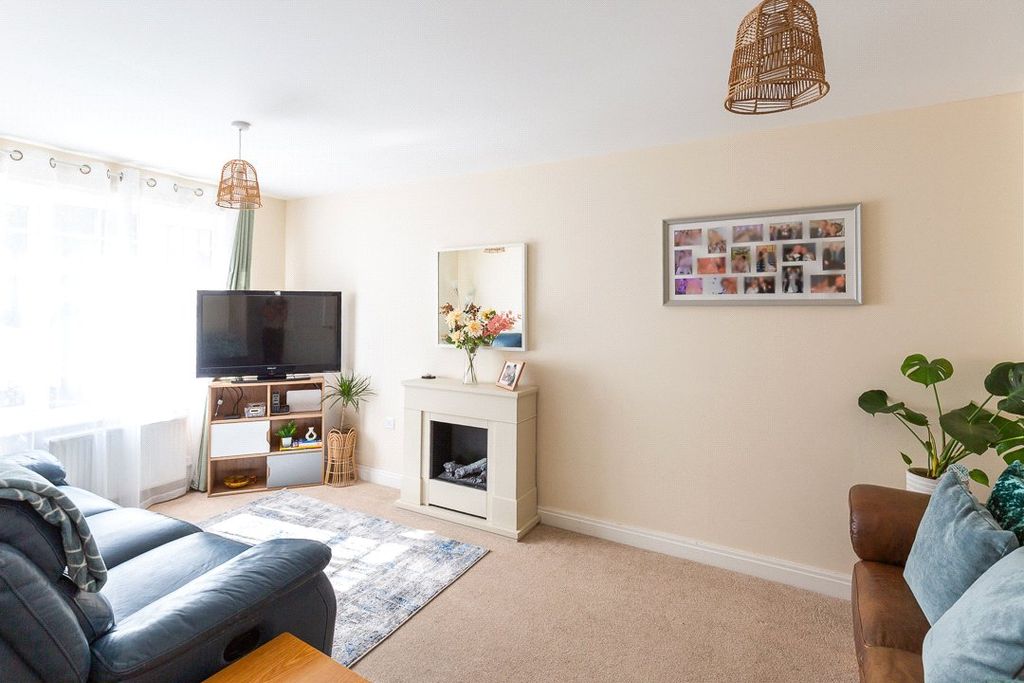 Property photo 2 of 16 Picture No. 23