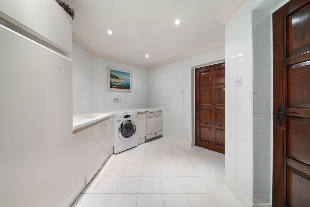 Property photo 3 of 41