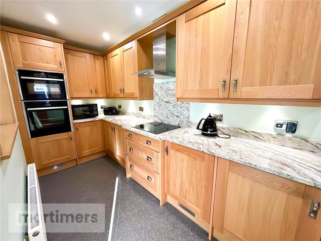 Property photo 2 of 17 Kitchen