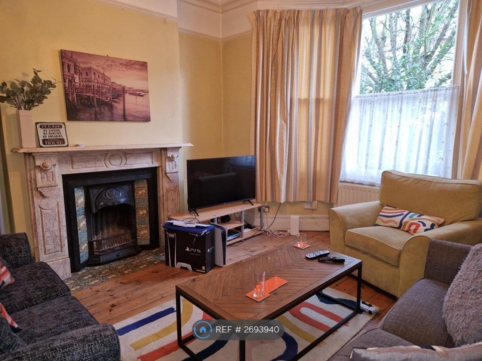 Property photo 2 of 13