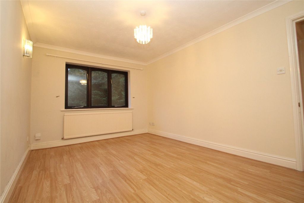 Property photo 3 of 5 Picture No. 11