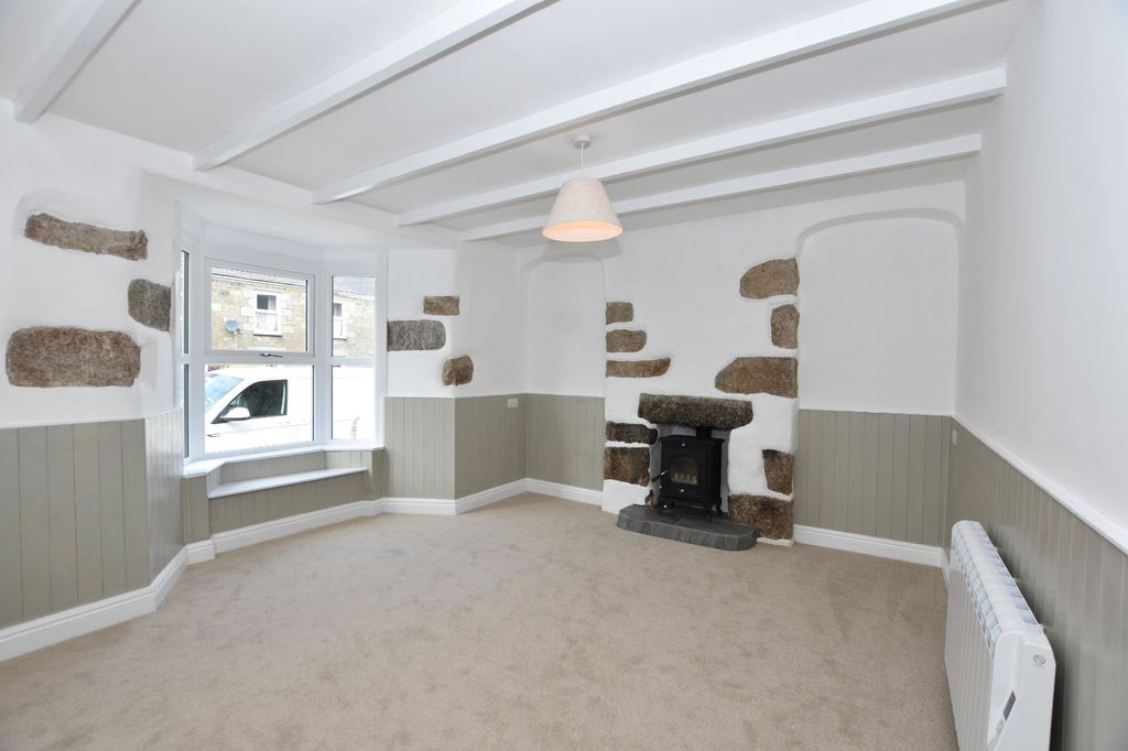 Property photo 2 of 21 Lounge