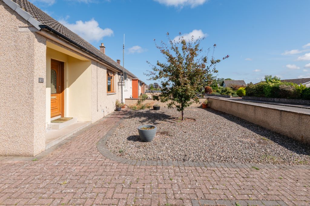 Property photo 2 of 26