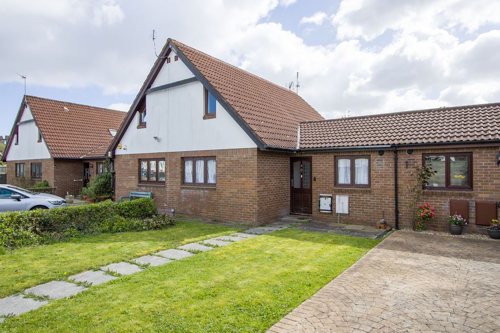 Property photo 1 of 12 Photo 14