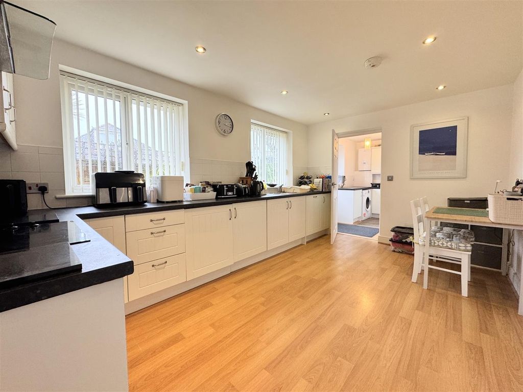 Property photo 2 of 23 Kitchen