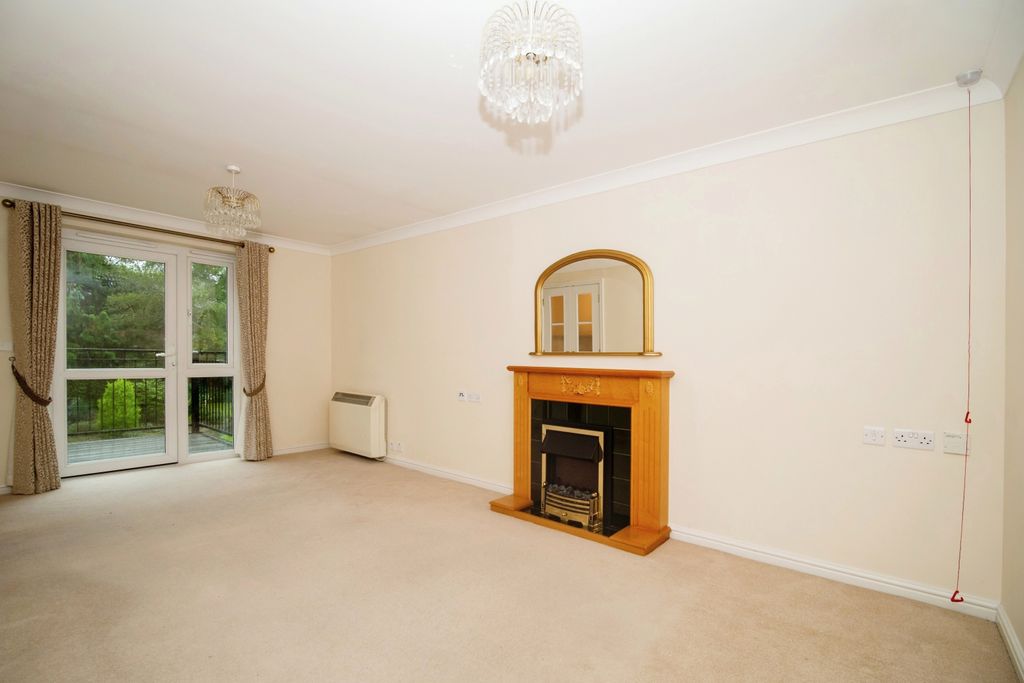 Property photo 3 of 10 Lounge