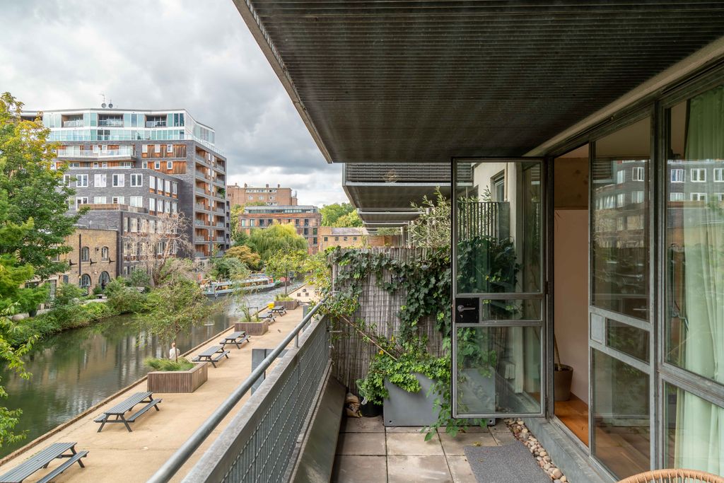 Property photo 2 of 23