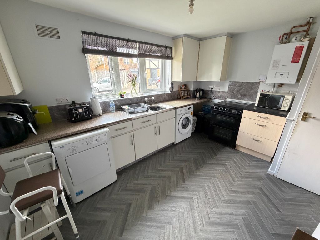 Property photo 3 of 8 5063952