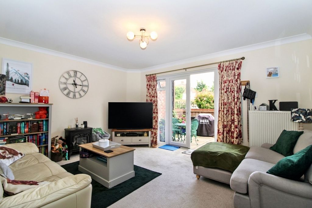 Property photo 2 of 11