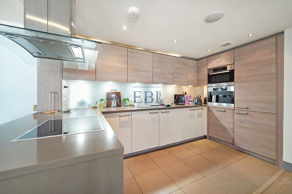 Property photo 2 of 16 Picture No. 14