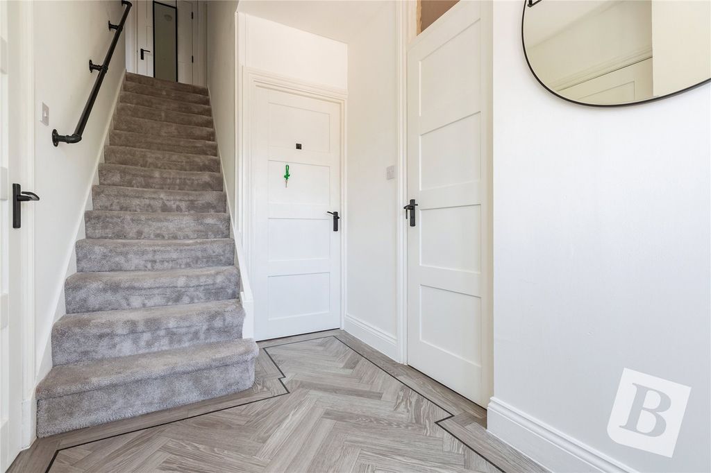 Property photo 3 of 32 Reception Hallway