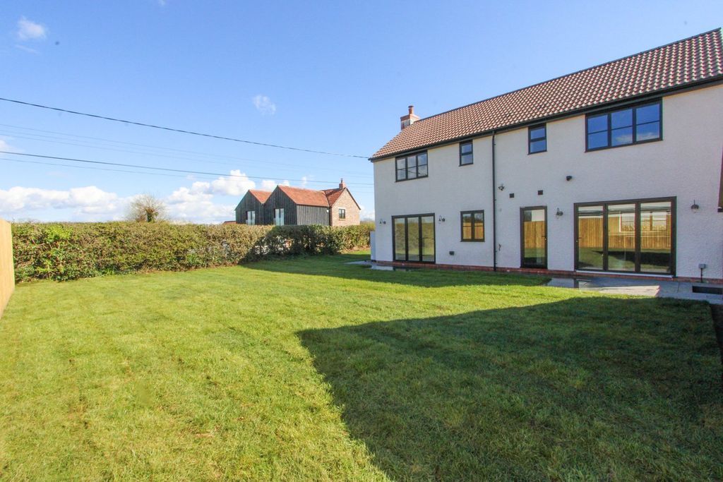 Property photo 2 of 29