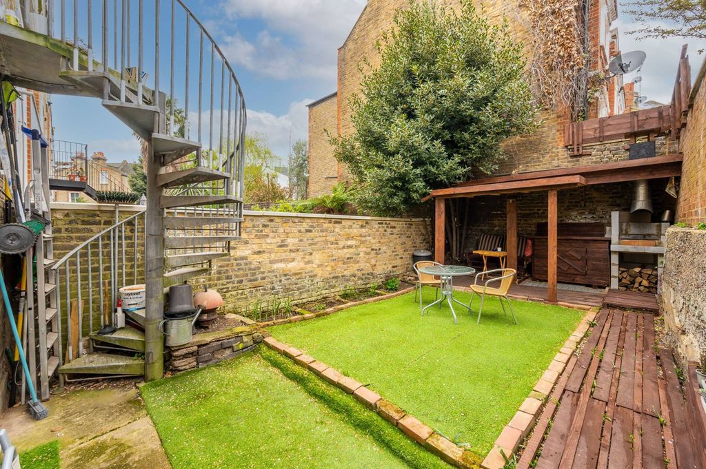 Property photo 2 of 12