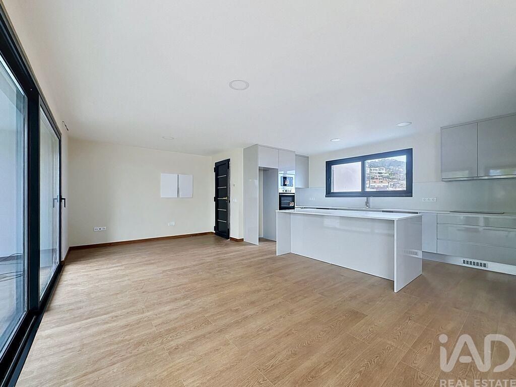 Property photo 2 of 27
